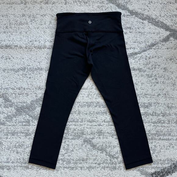 Lululemon Black Cropped Leggings 22" Size 4 - Picture 6 of 6